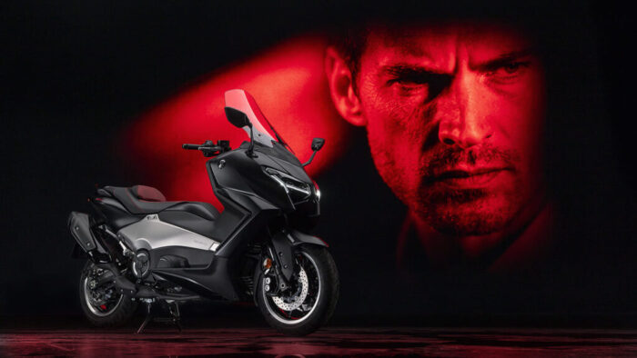 Yamaha TMAX 25th Anniversary 2026, sprednji 3/4 pogled, Black Max posebna izvedba 560 cc Euro5+
