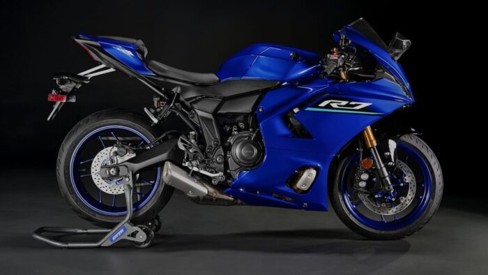 Yamaha R7 Icon Blue – športna silhueta in prepoznavna R-serija linija.